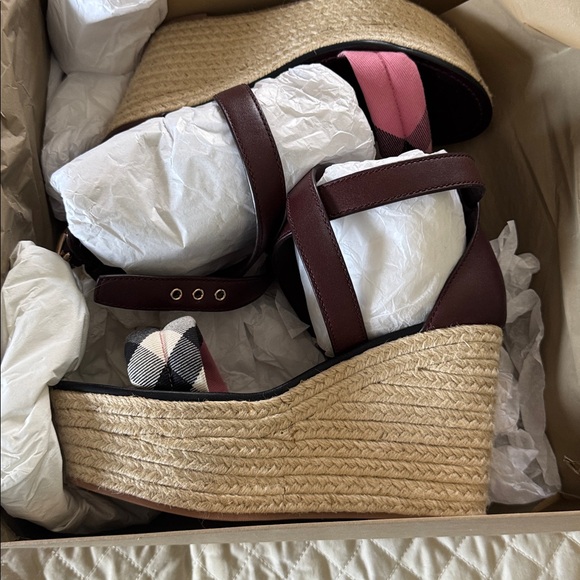 BURBERRY LONDON WEDGE HEELS - Picture 3 of 10